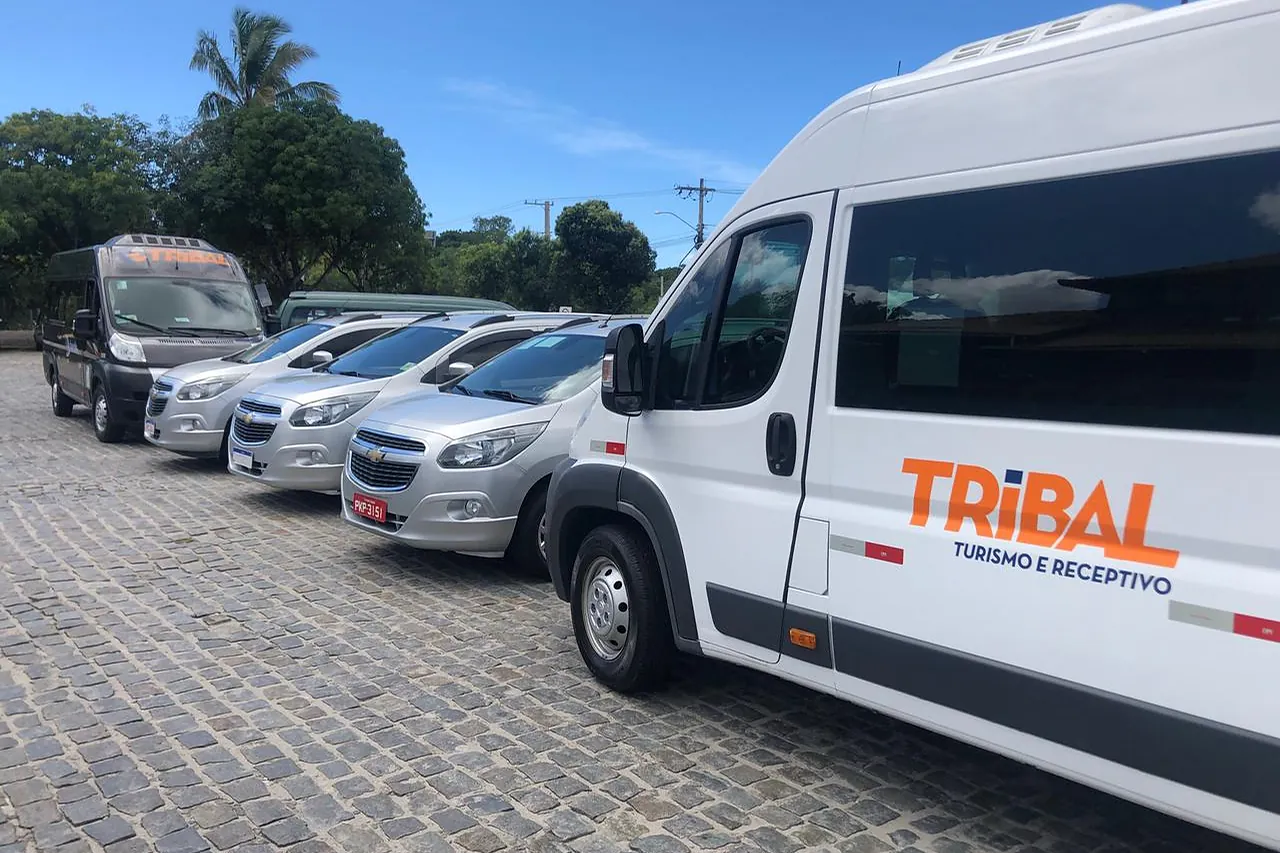 Van executiva da frota própria da Tribal Turismo
