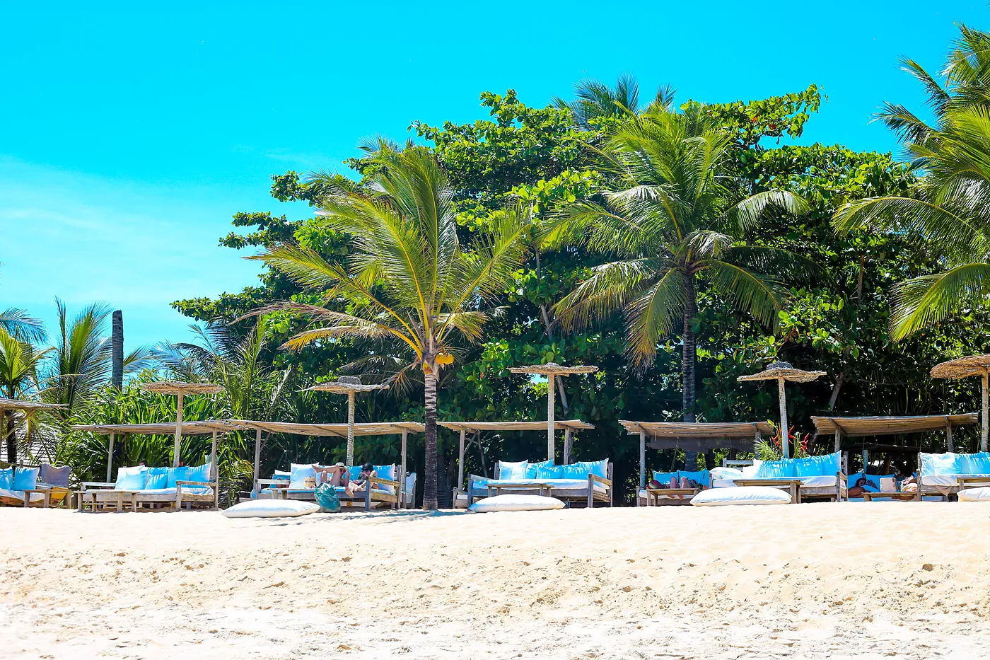 Beach club na orla de Trancoso